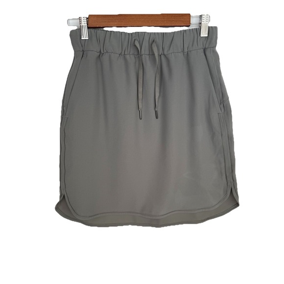 lululemon athletica Pants - Lululemon On The‎ Fly Woven Skirt Womens Size 6 Grey Sage